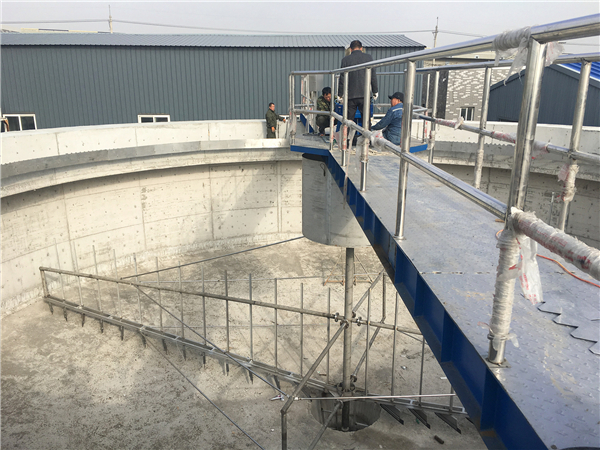 中心傳動刮泥機(jī) 中心傳動刮泥機