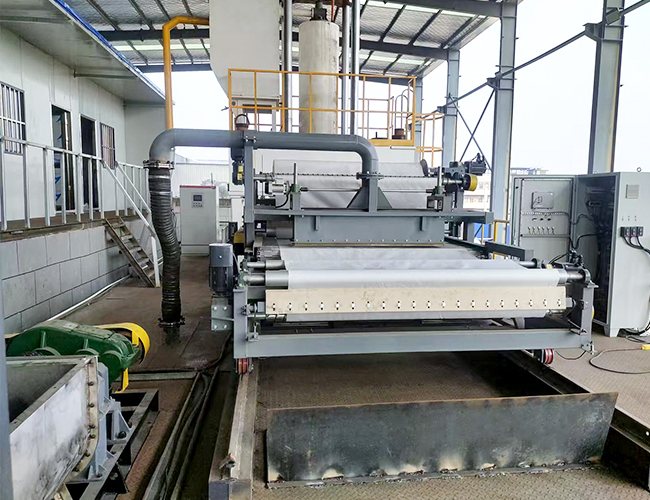 智能超（chāo）高（gāo）壓疊層（céng）壓濾機